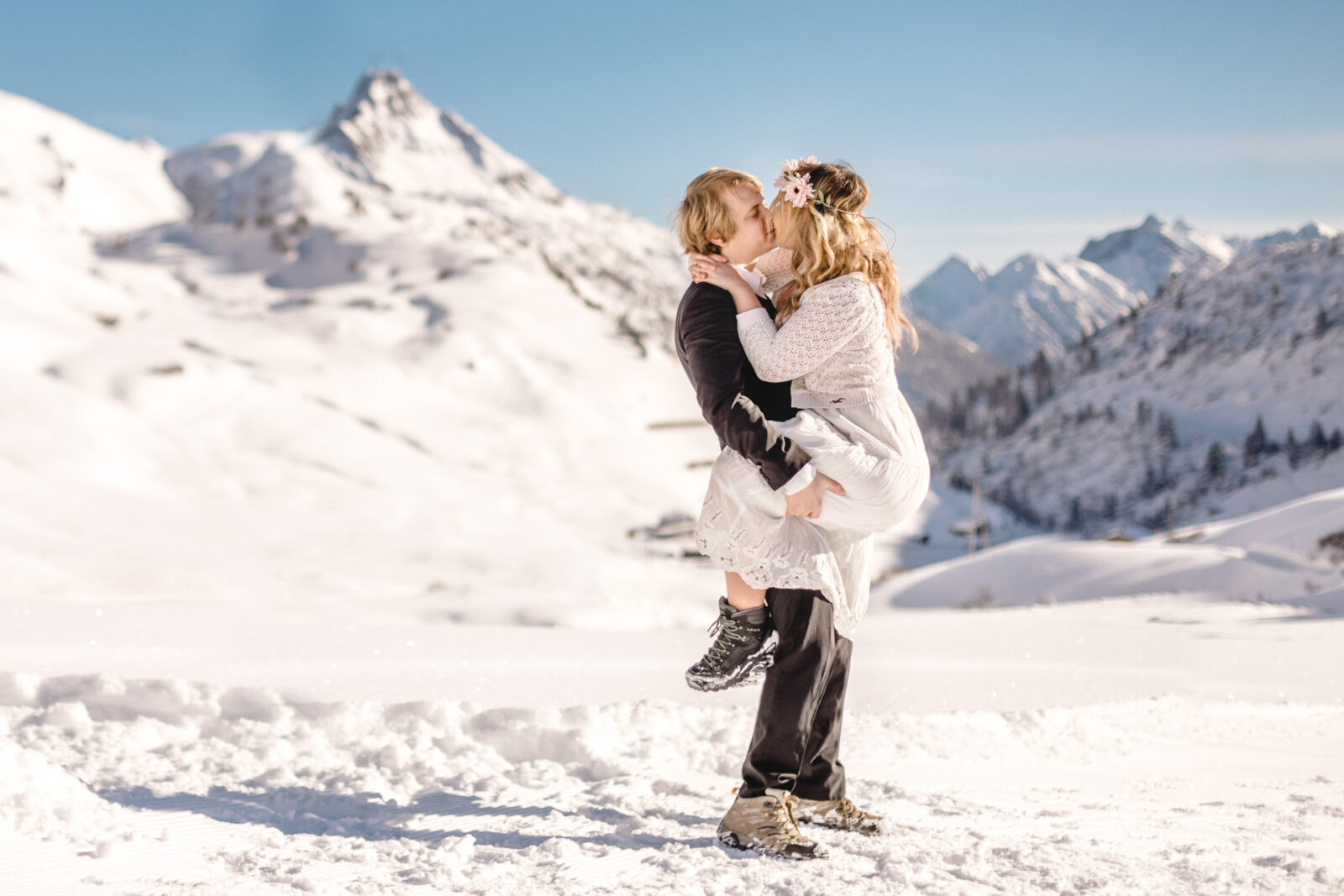 Winter Elopement in the snowy mountains in austria europe