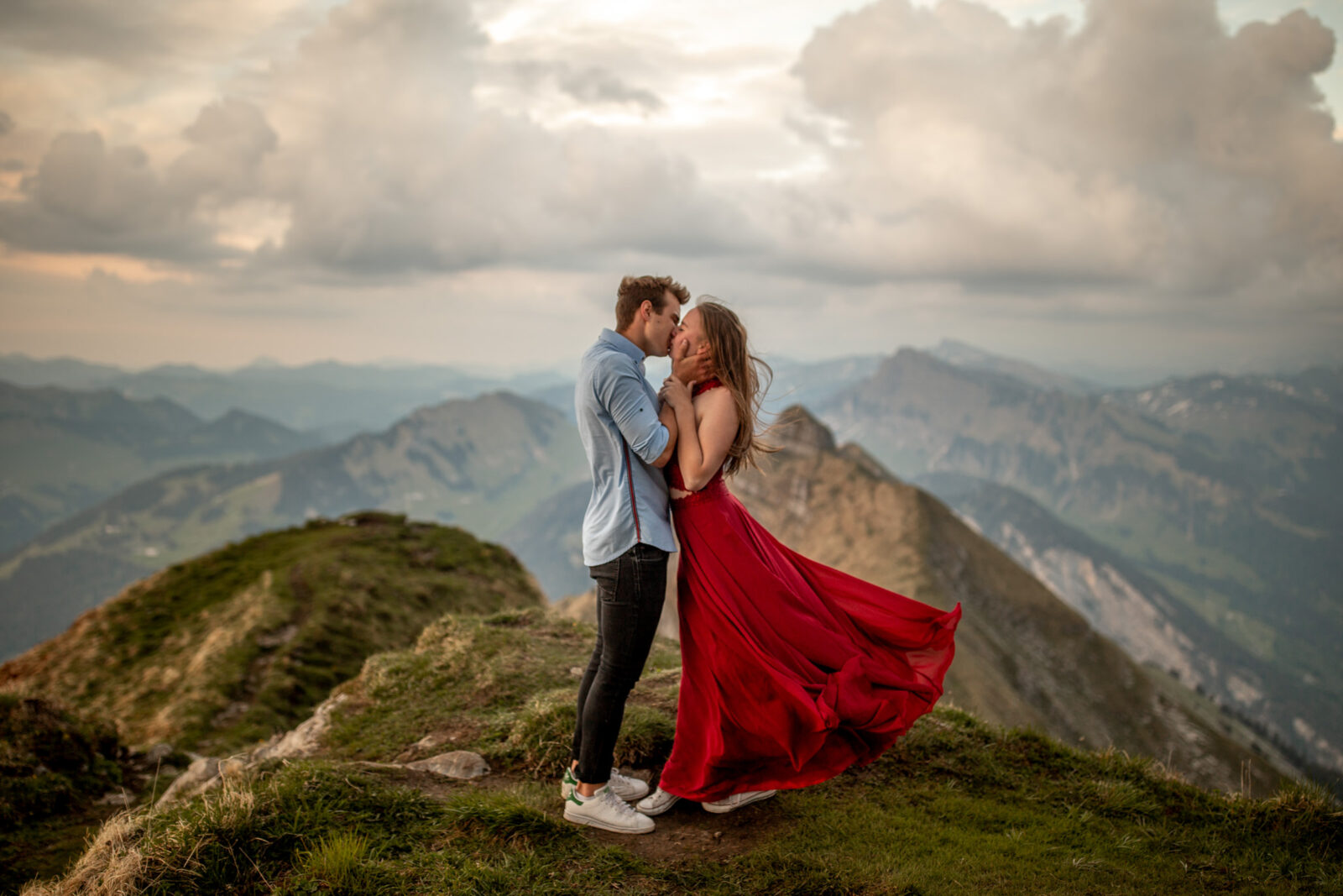 engagement session in the alps in austria
