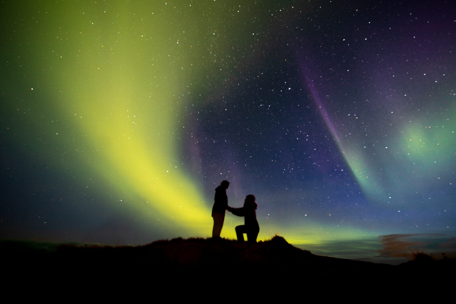 Proposal under the northern lights in norway