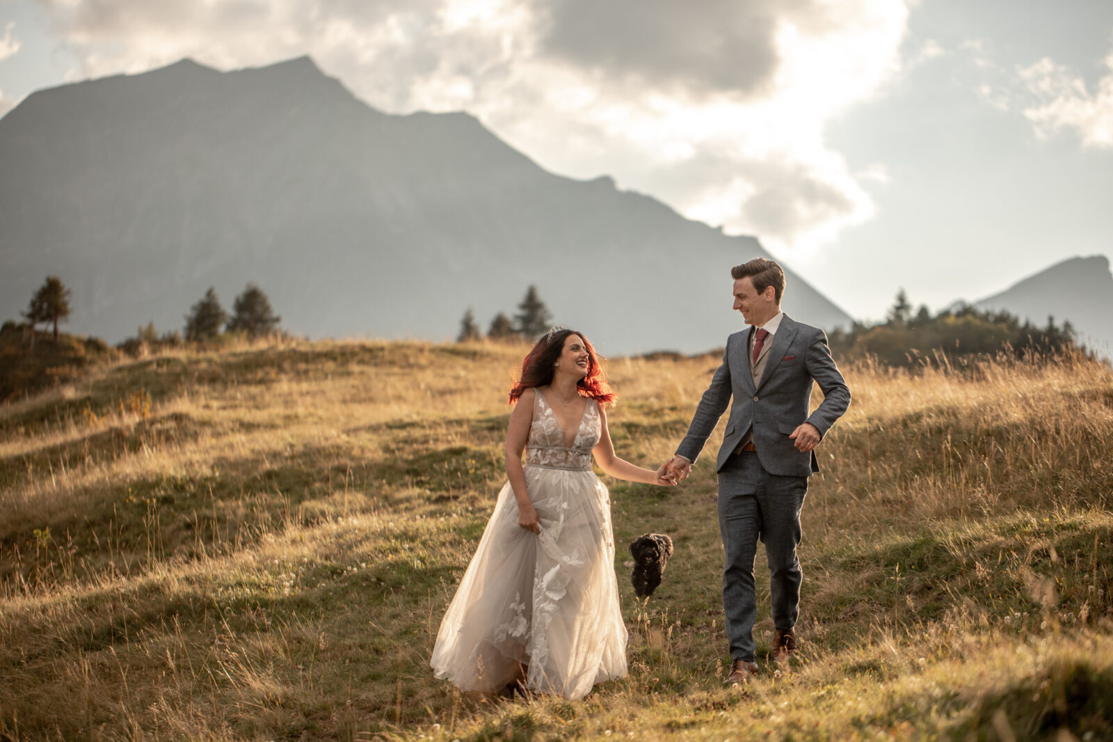 After wedding Fotos mit Hund in den Bergen