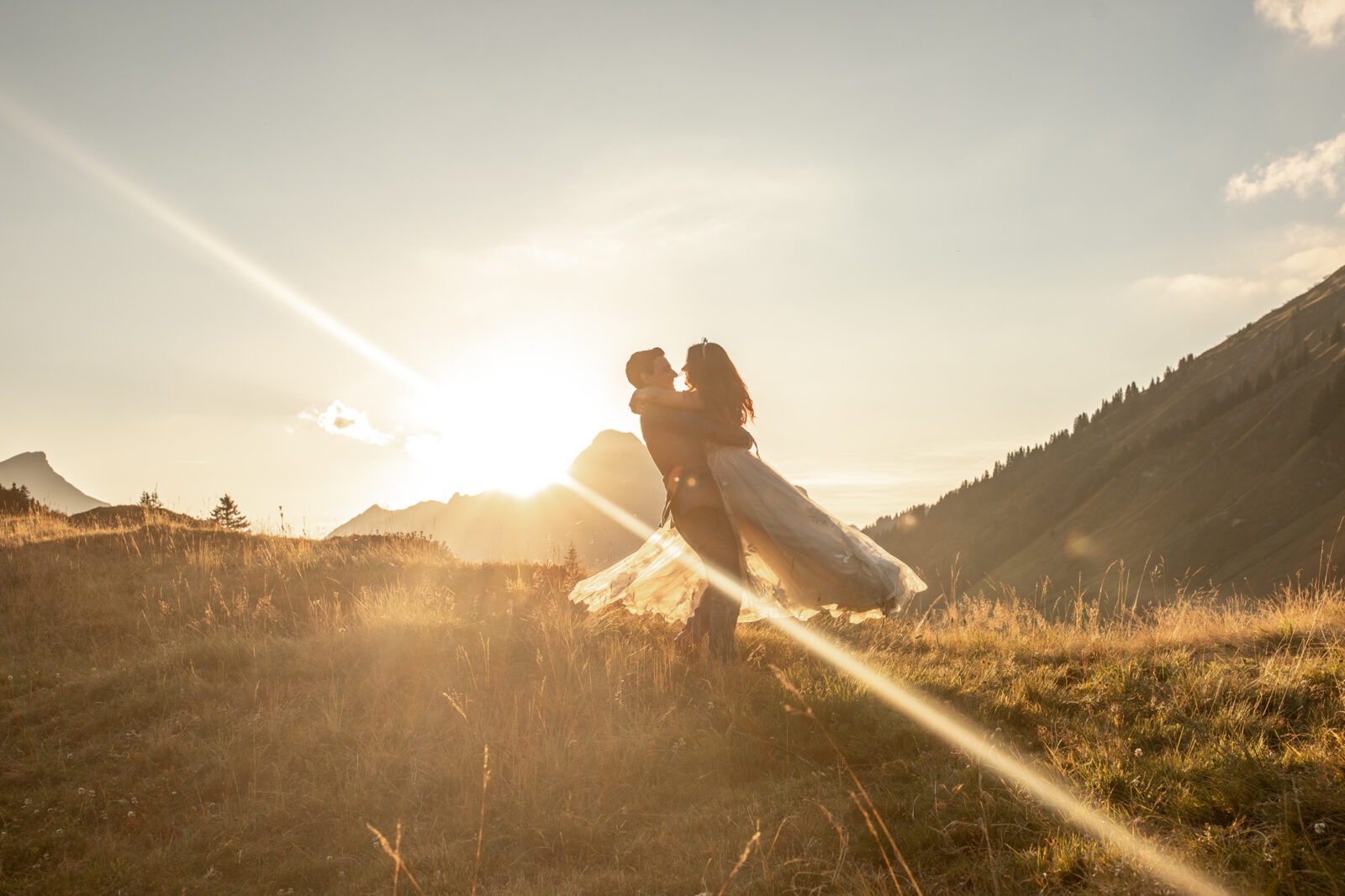Hochzeitsfotos in Vorarlberg bei Sonnenuntergang