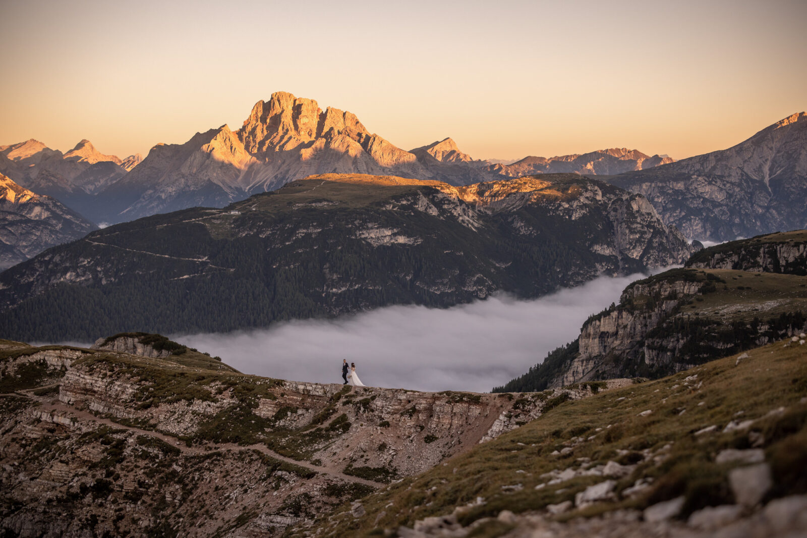 hiking elopement dolomites in italy in europe