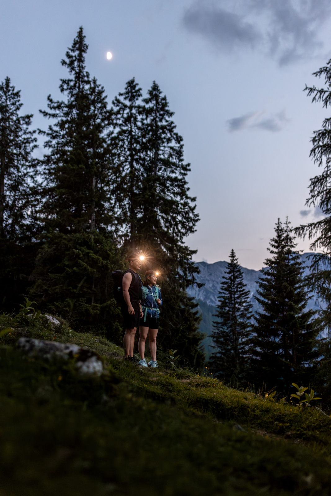 sunset hiking elopement in the alps