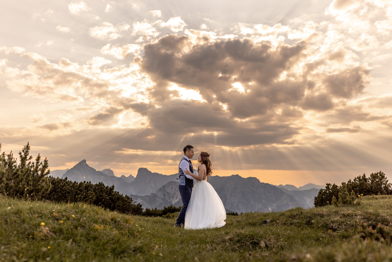 Hiking elopement experience in the austrian alps