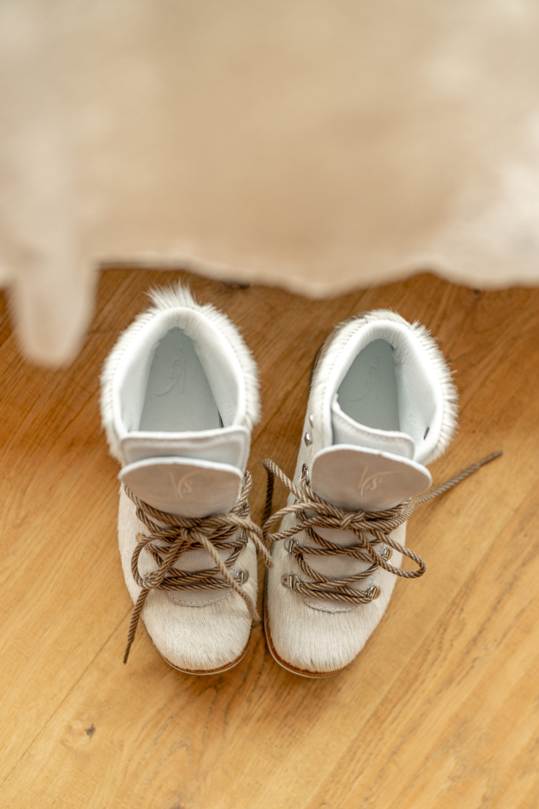 perfect shoes for a winter elopement in Lech am Arlberg