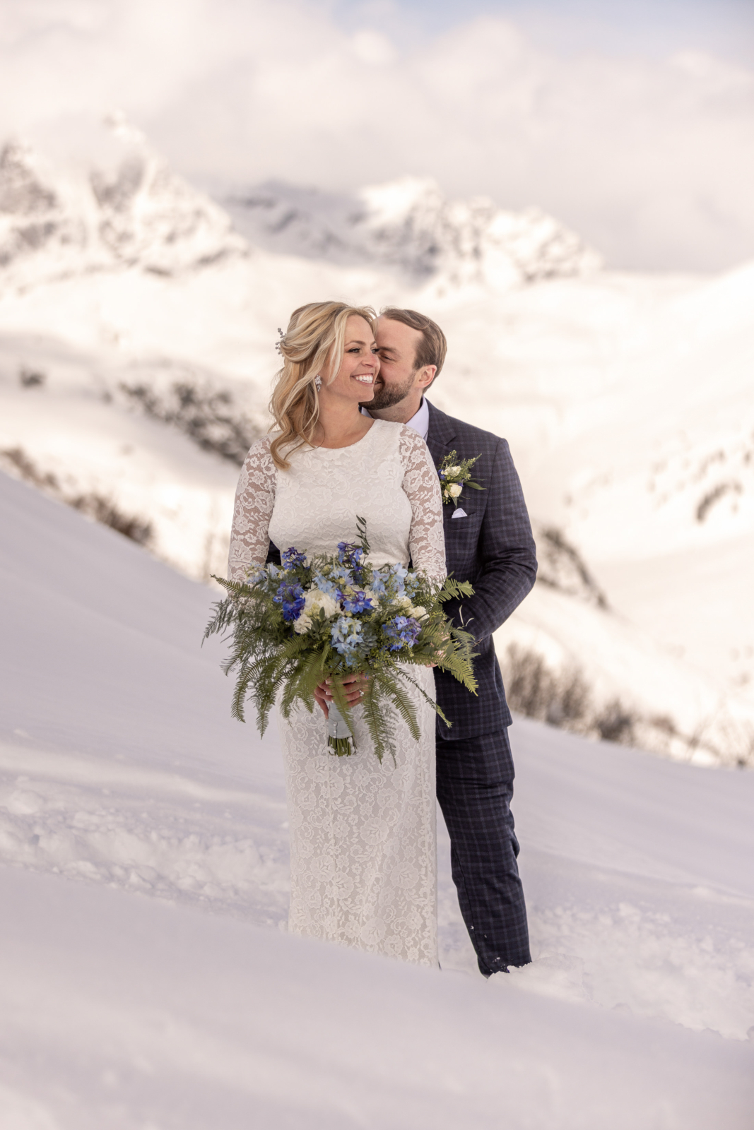 Wedding photos in the snow