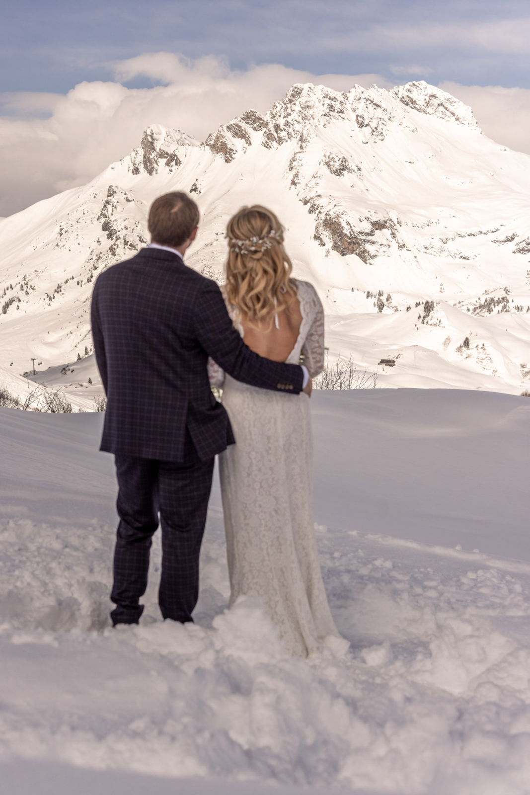 adventurous winter wedding in the mountains in Lech am Arlberg