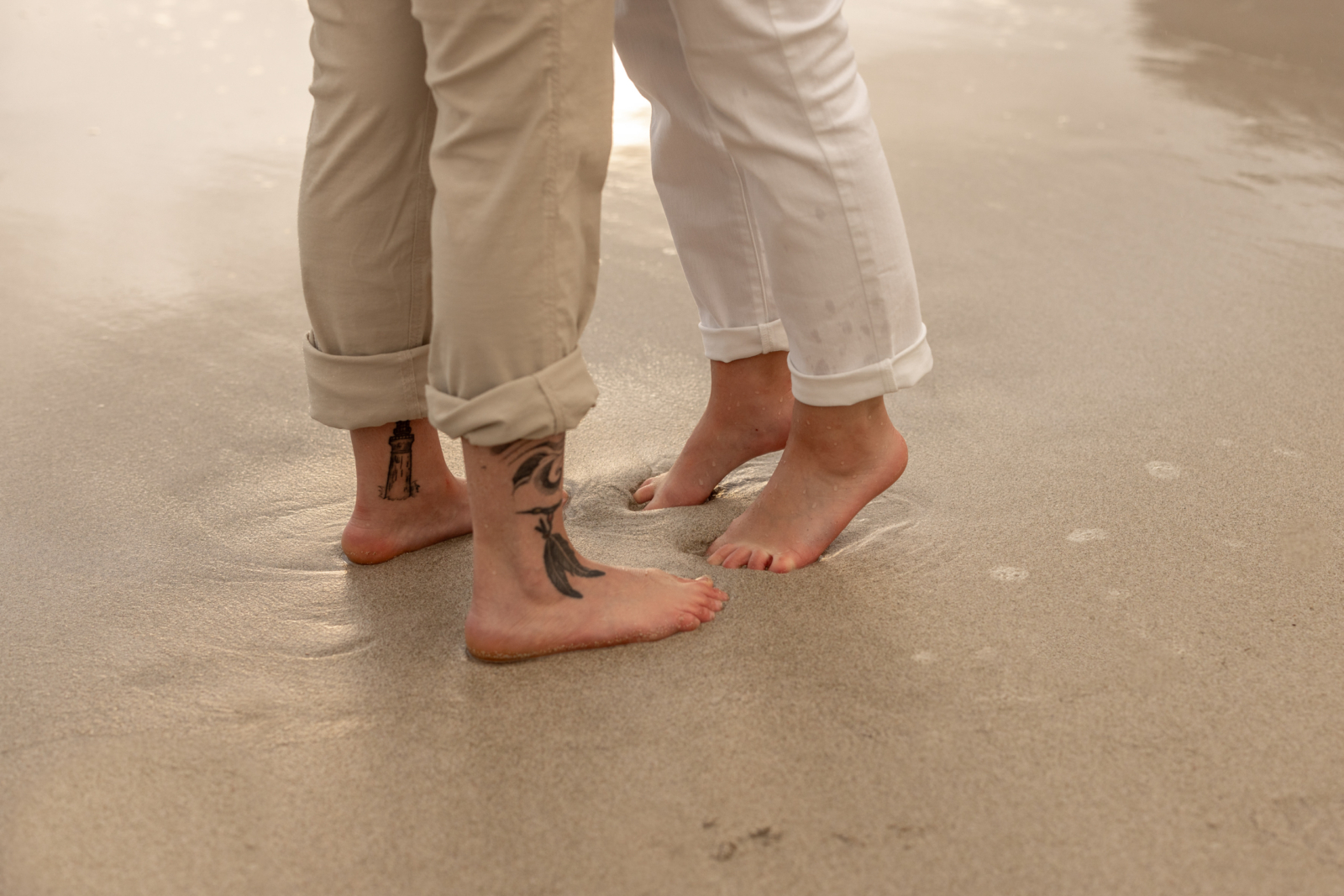 detail photo for the engagement photos at the beach
