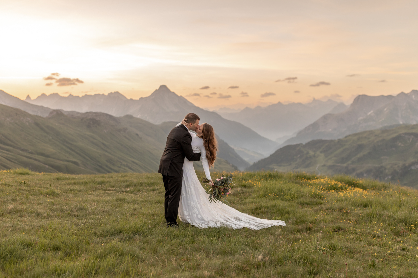 elopement photos in the Alps