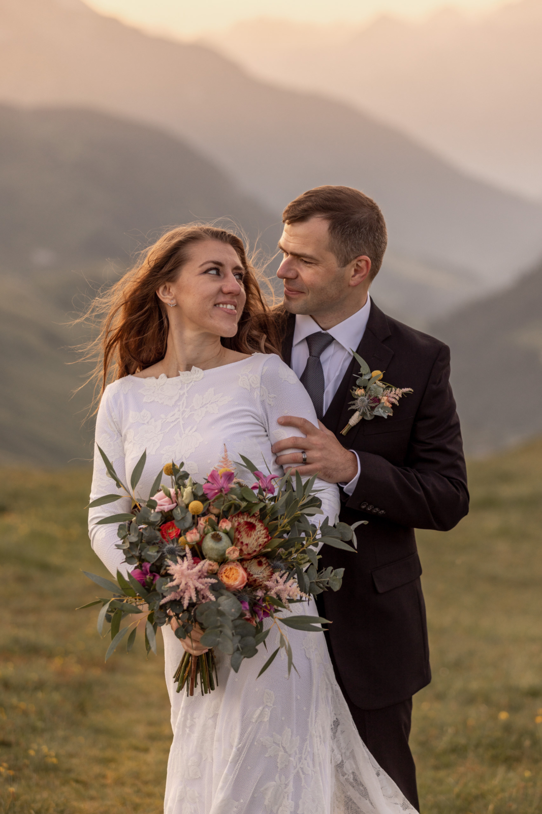 wedding photos during golden hour in the mountains