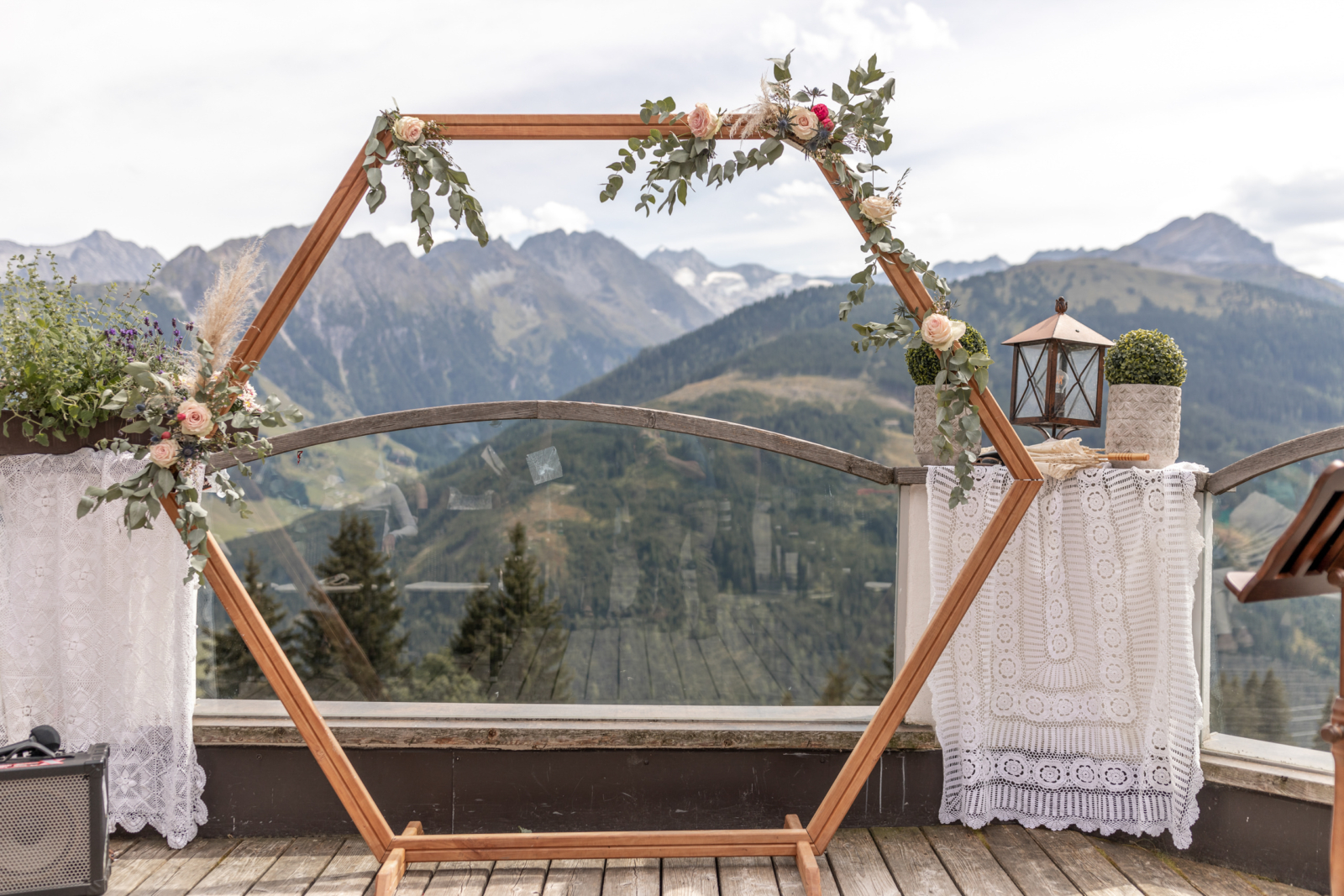 wedding arch at the terrace of Rössl Alm in Zillertal