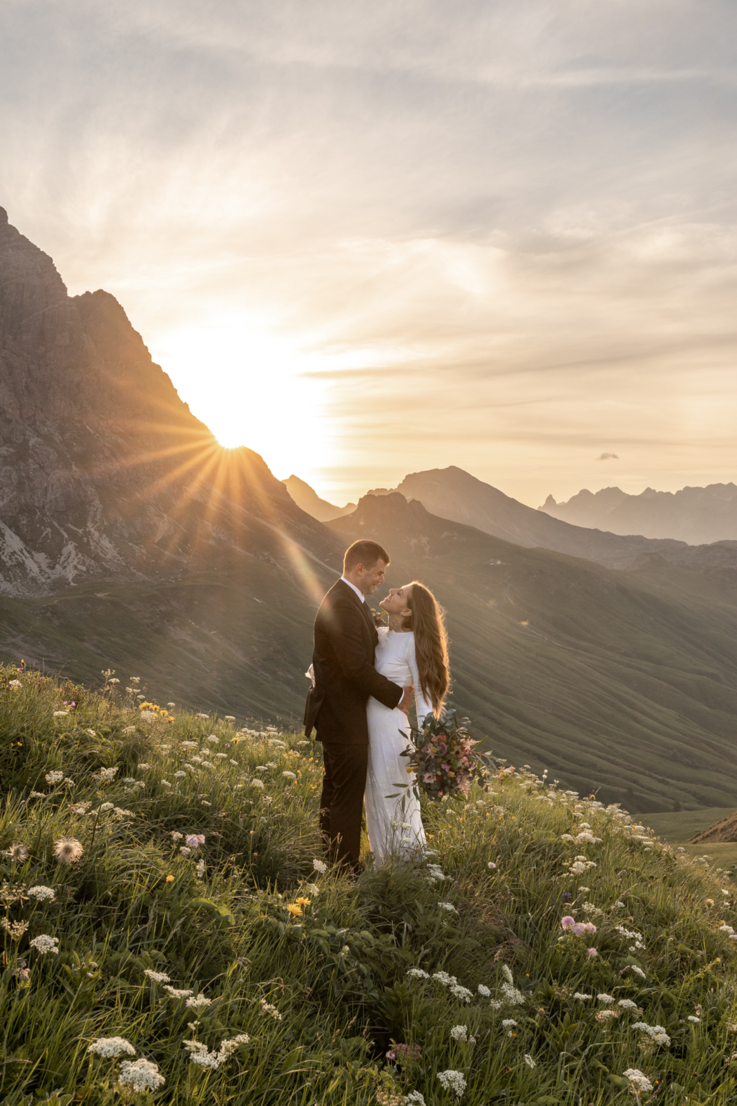 sunrise elopement wedding in the mountains in Austria