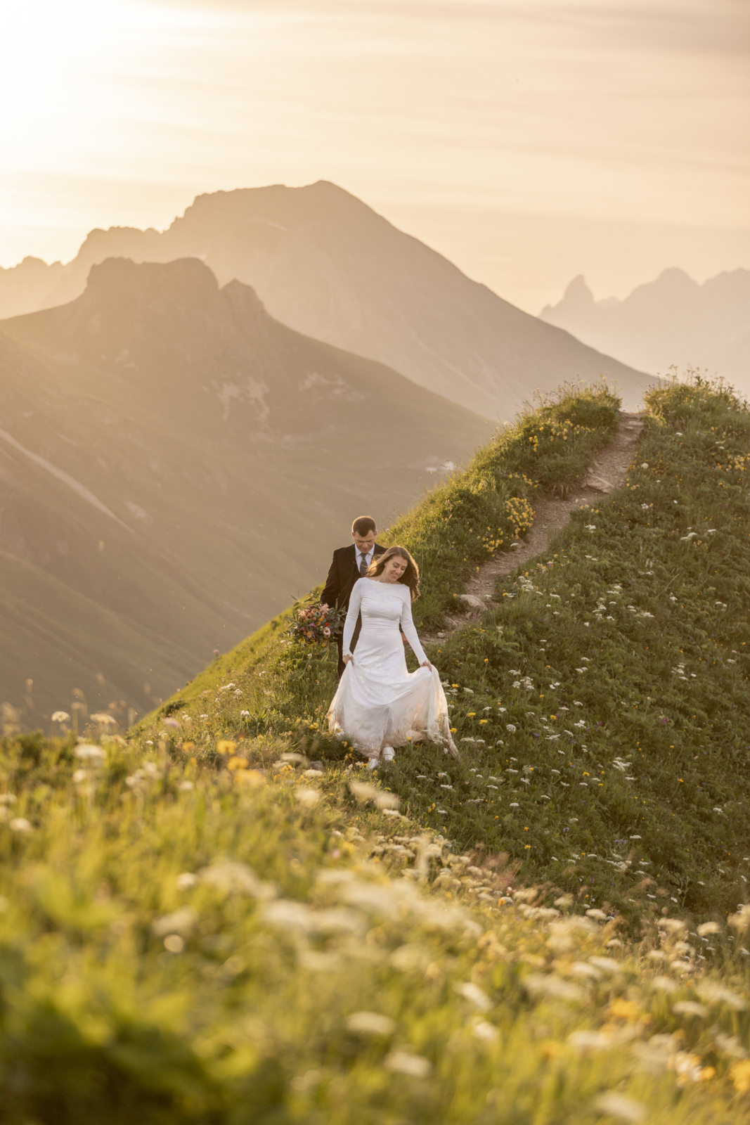 hiking elopement in the Alps