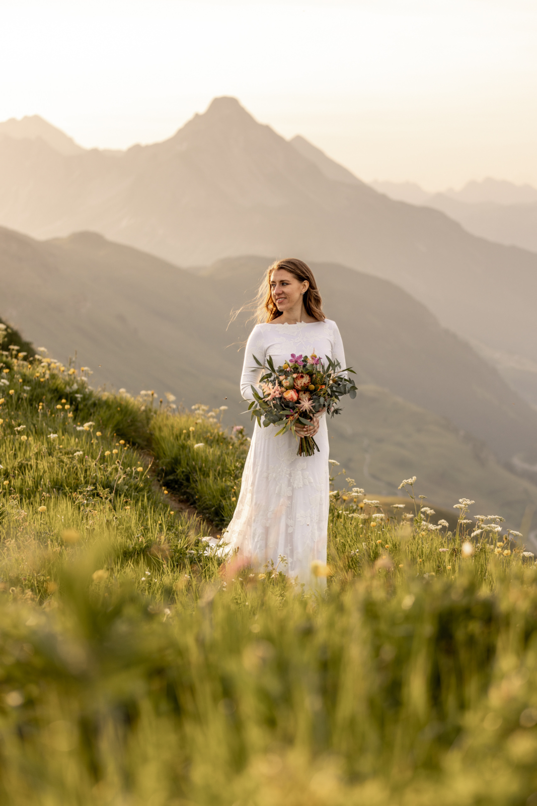 beautiful mountain bride with boho bouquet