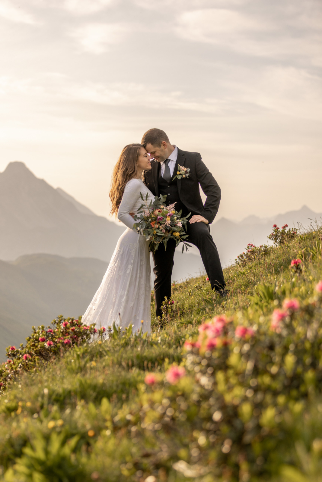 wedding photos with blooming alpine roses
