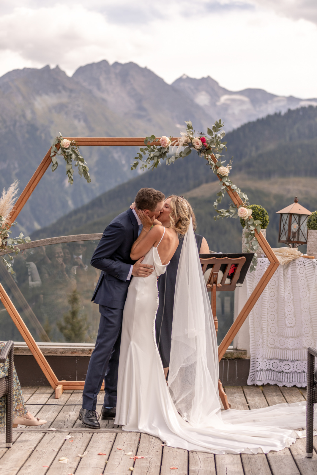 beautiful destination wedding in the mountains in Austria
