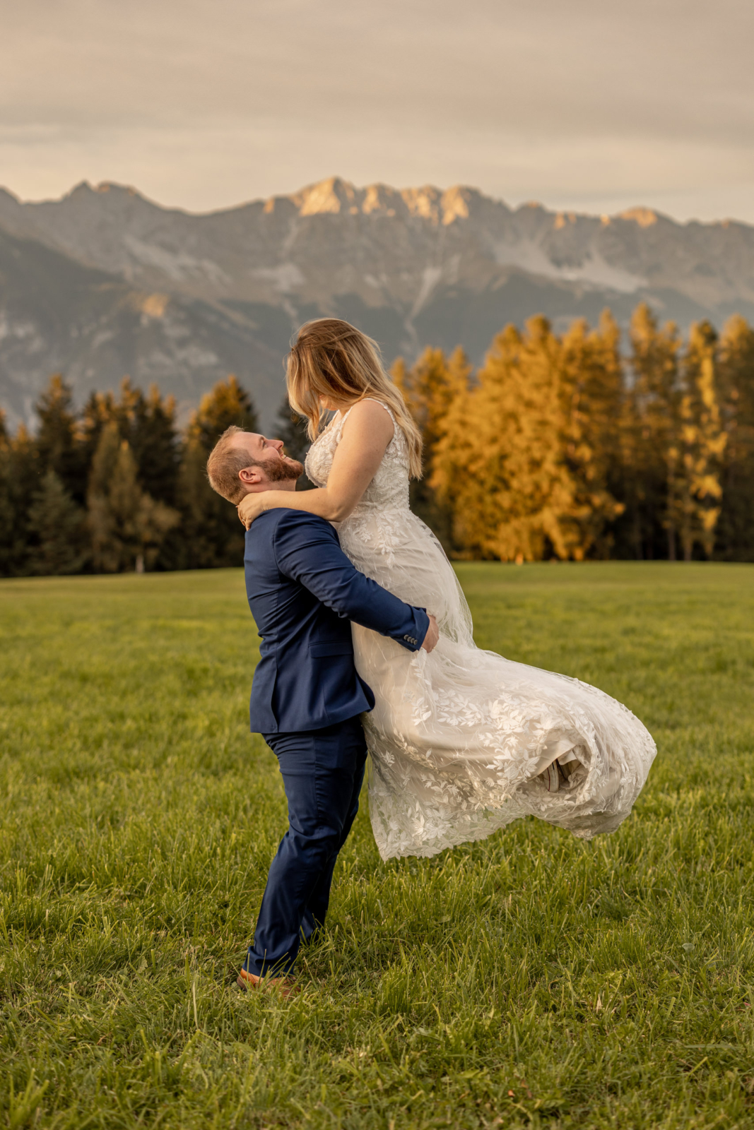Sunset photos for the Intimate Mountain Elopement on Nordkette in Innsbruck, Tyrol