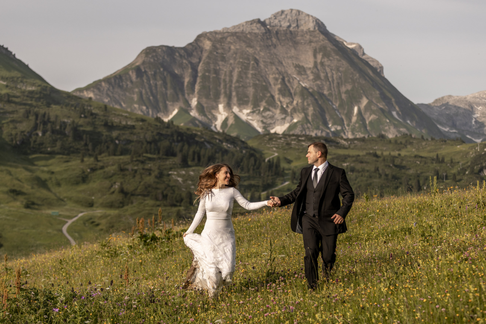 Elopement Photos Amidst the Blooming Wildflowers in Austria