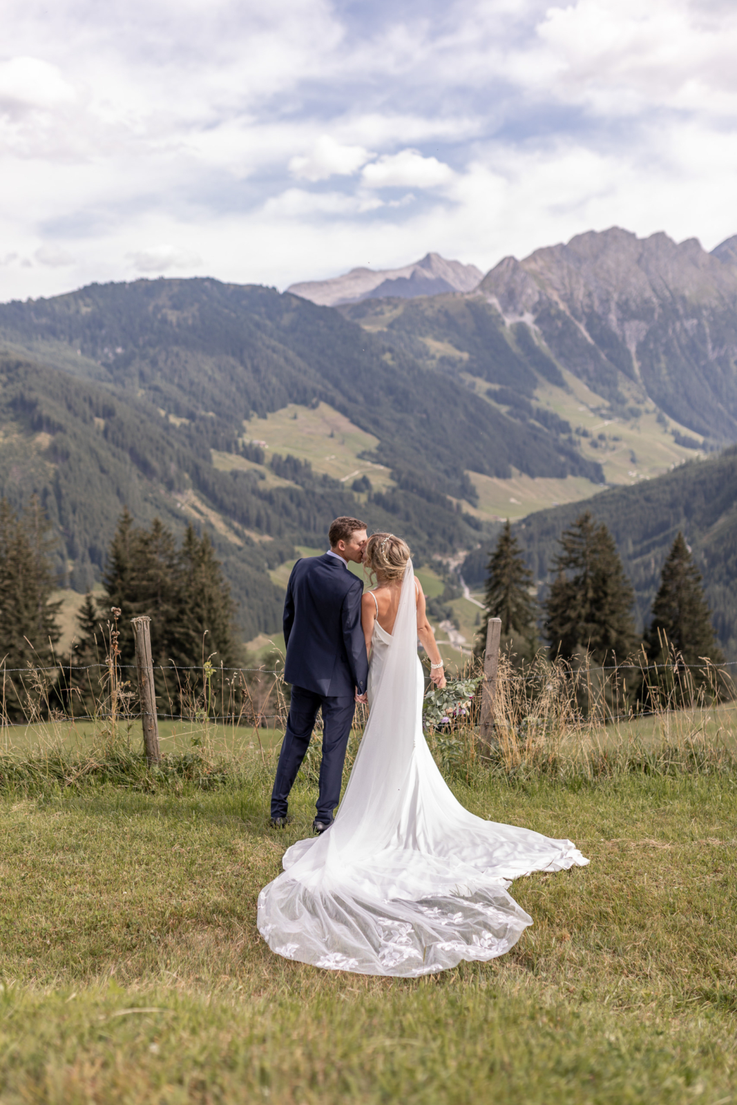 wedding photos in the mountains in Austria
