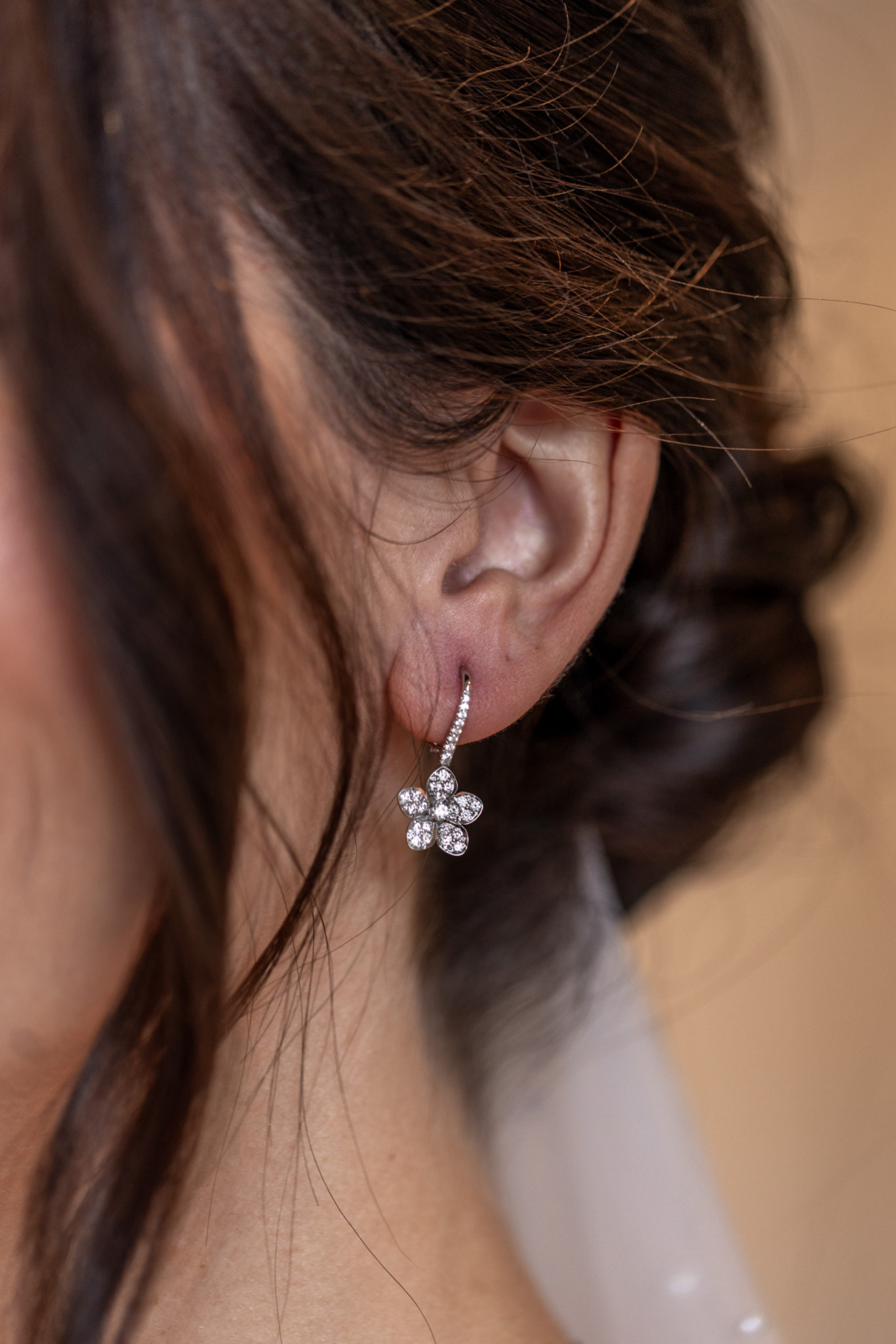 beautiful bridal jewellery, flower earrings
