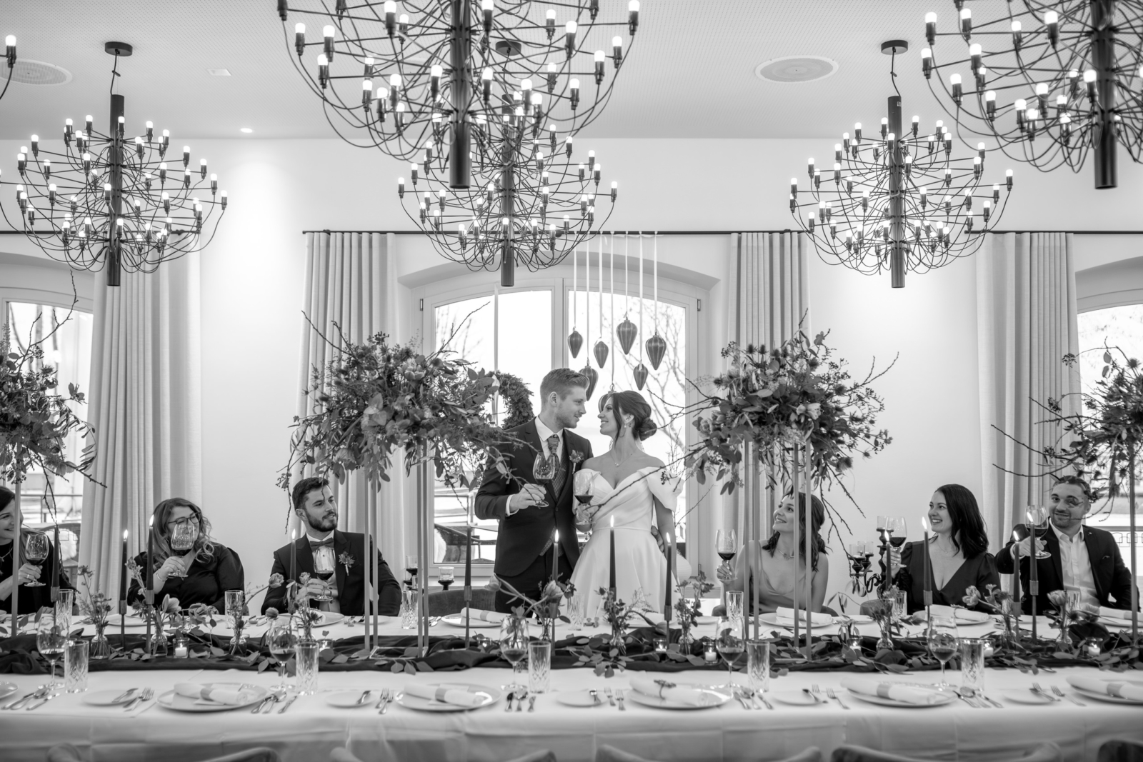 wedding dinner - timeless black and white wedding photos and video Austria