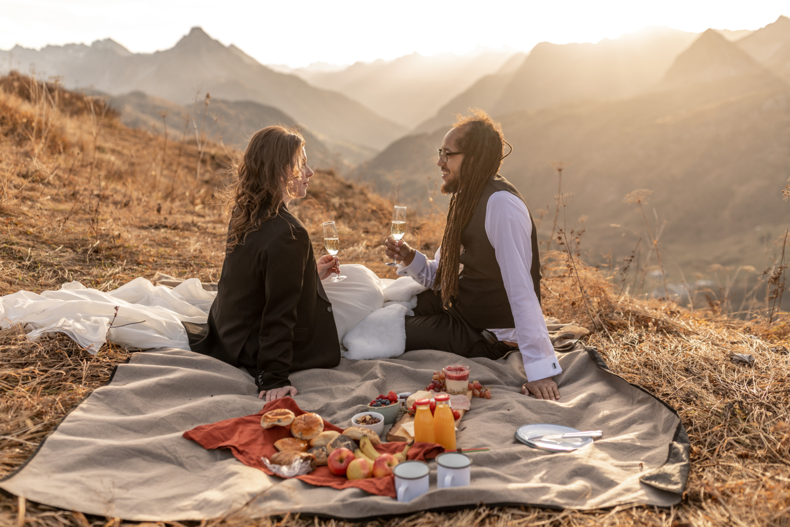 Elopement Packages with Picnic in the mountains